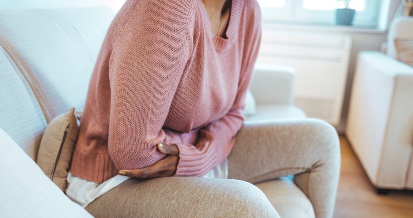 آلام الدورة الشهرية: فهم شامل وتعامل شامل مع الظاهرة الصحية الشائعة