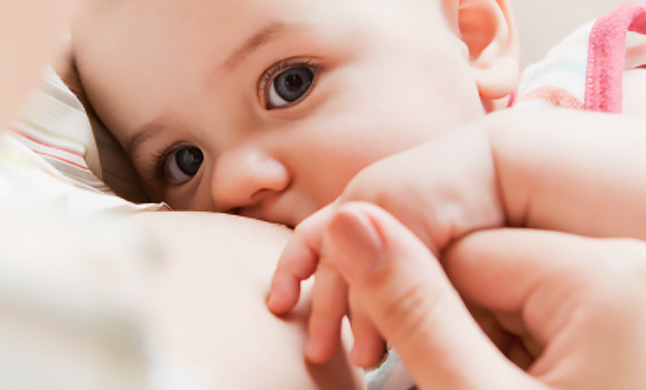 الرضاعة الطبيعية: رحلة الأمومة وفوائدها الصحية المتعددة