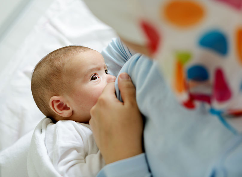 كيف تستخدمين طرق طبيعية لزيادة إدرار حليب الأم المرضعة