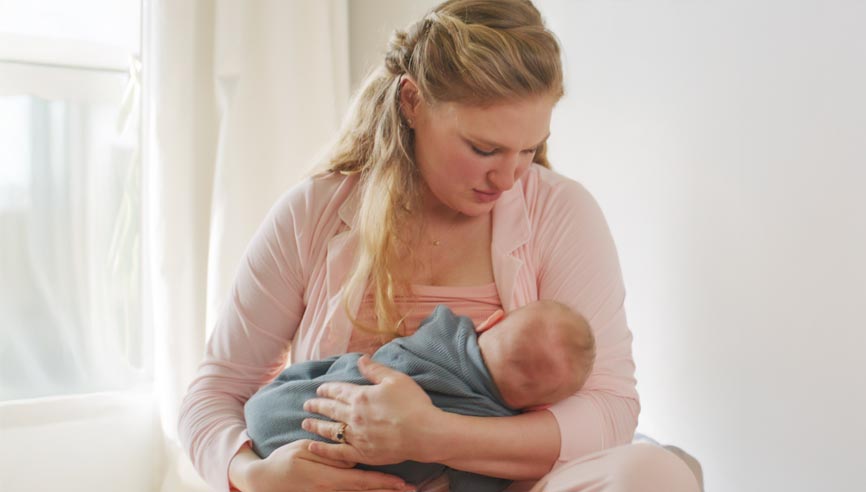 الرضاعة الطبيعية: مفتاح لصحة المرأة والطفل