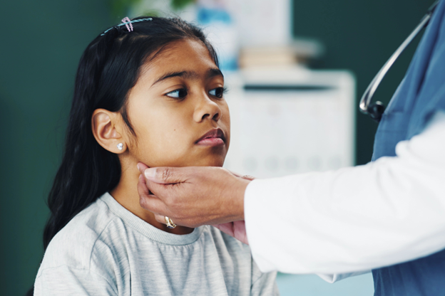 كيف تتعامل مع الشخير وتوقف التنفس أثناء النوم عند الأطفال؟