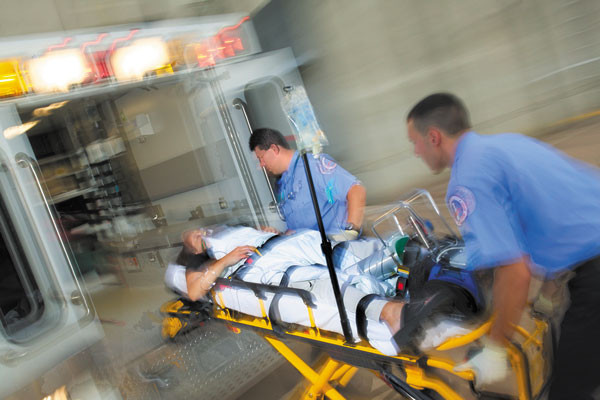 متى تستدعي الإسعاف؟ أعراض النوبة القلبية (الجلطة) عند النساء