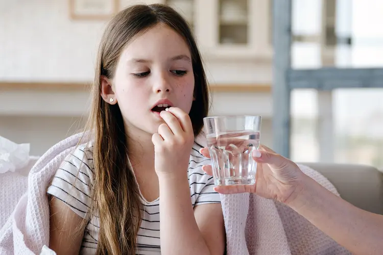 فيتامينات الأطفال: فهم شامل لدورها وأهميتها في نمو الطفل الصحي