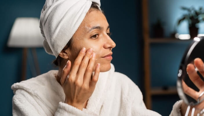 جفاف البشرة: مشكلة صحية تتطلب فهمًا شاملاً وعنايةً متخصصة