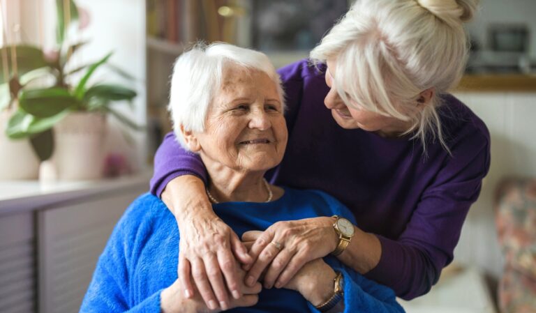 الاحتراق النفسي للأمهات الجدد: الأعراض وكيفية التعامل العملي