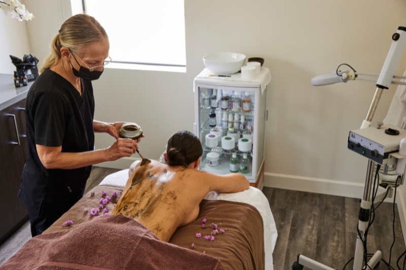 العلاج بالطين: دليل شامل ومستحدث لعلاج العلاجات الطبيعية