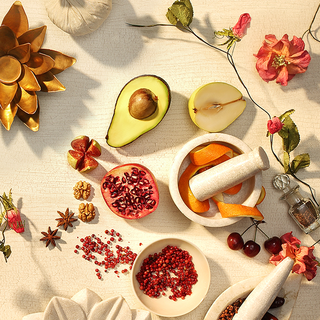 العناية بالبشرة: العلاج الطبيعي لتحقيق إشراقة دائمة