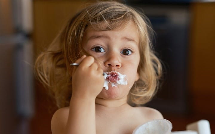 الإمساك عند الأطفال: دراسة حديثة وفهم متطور لمشكلة صحية شائعة