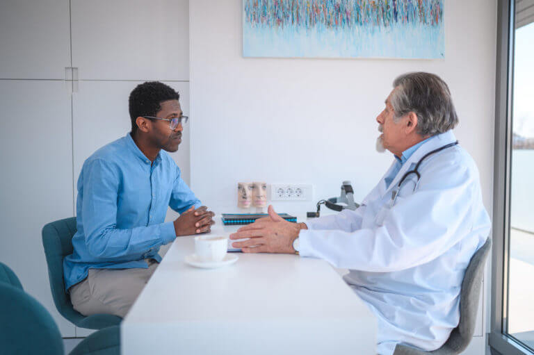 كيف يؤثر مرض بييروني (تقوس القضيب) لدى الرجال على حياتك اليومية؟