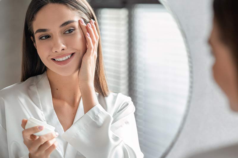 جفاف البشرة: دليل شامل عن الأسباب، الوقاية والعلاجات في صحة المرأة