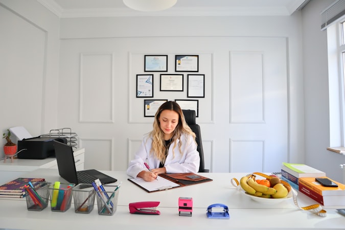 صحة المرأة العاملة: دليلك الشامل للحفاظ على طاقتك، صحتك ورفاهيتك