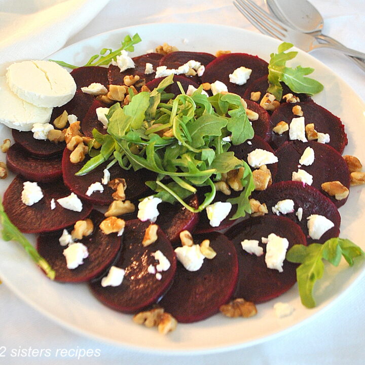 سلطة الجرجير والرمان مع جبن قليل الدسم