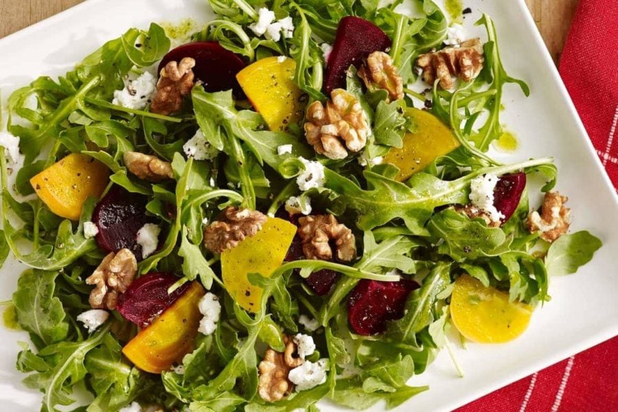 سلطة الشمندر مع الجوز والجبن قليل الدسم
