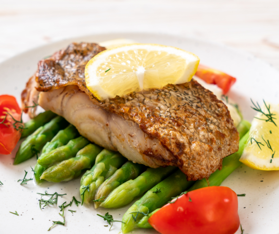 سمك مسلوق مشوي مع الليمون والأعشاب لمرضى السكري