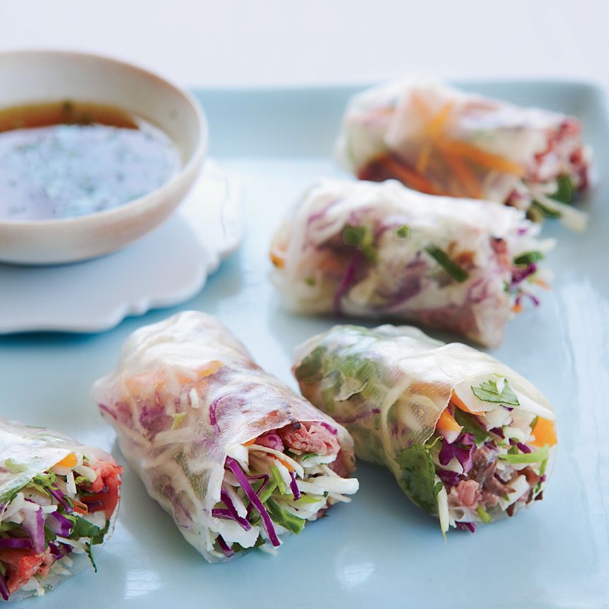 رول النباتات المشوية بحشوات خفيفة