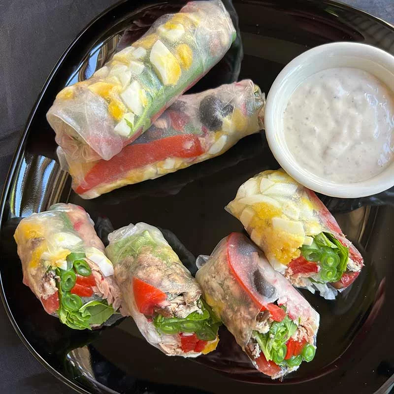 سوشي الخليجي مع الخضروات والأرز البني