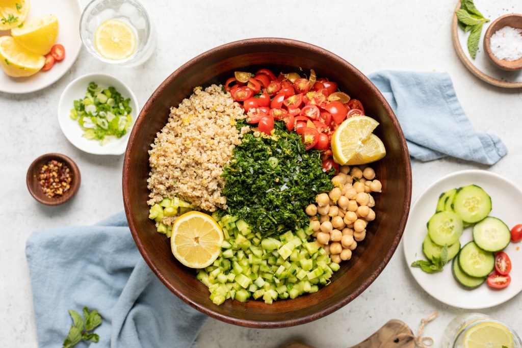 التبولة الحلبية مع البرغل والخضروات الطازجة