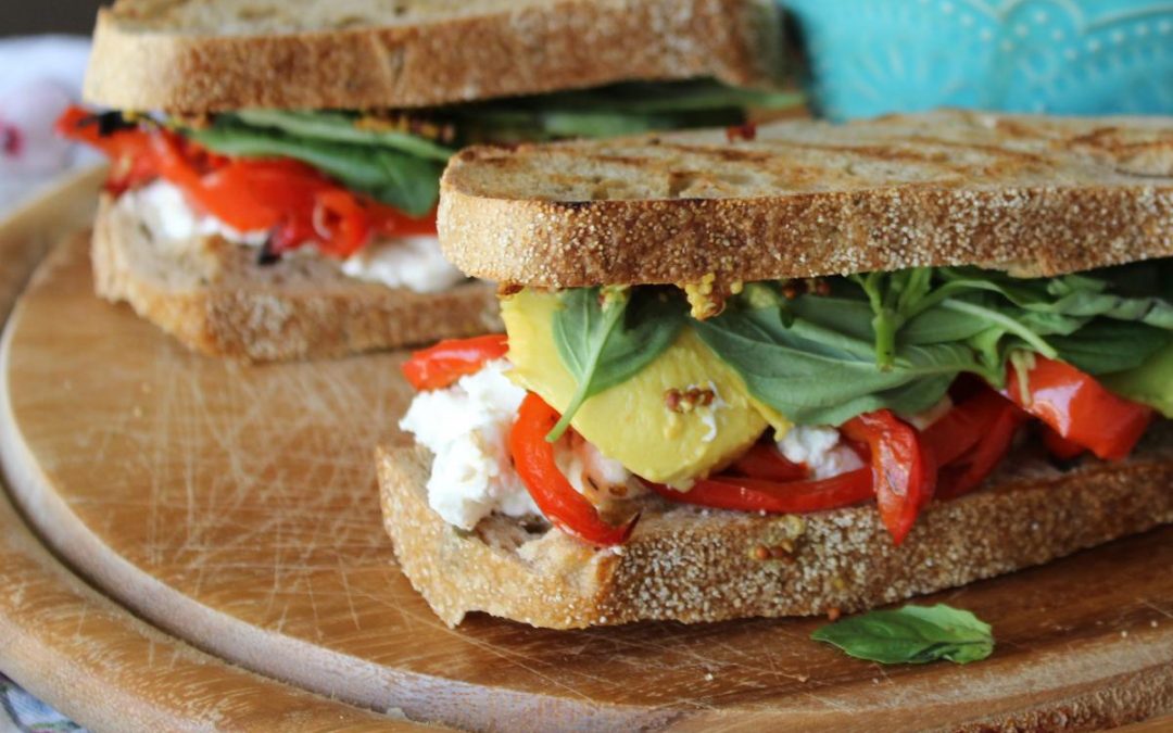 ساندويش الأفوكادو والطحينة الصحية