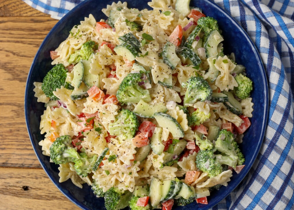 المعكرونة الباردة بالخضروات والتونة الصحية