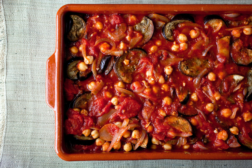 المسقعة الصحية بالباذنجان والحمص