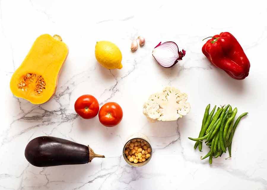 طاجن باذنجان صحي بالأعشاب والحمص - سهل ومغذٍّ
