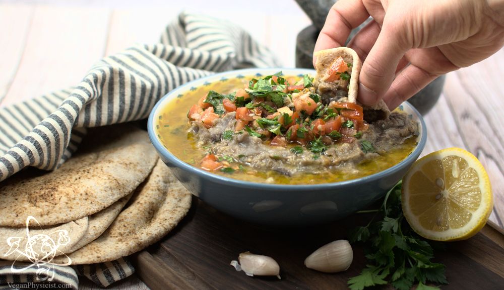 صحن الفول الصحي مع رشة زيت الزيتون والليمون