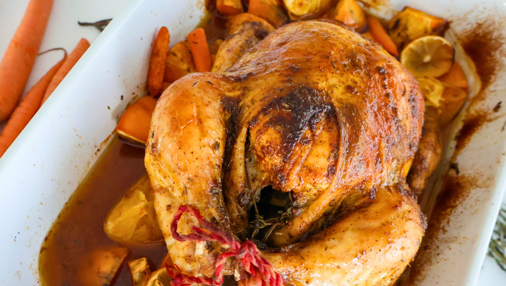 دجاج مشوي مع خضروات مشوية وتوابل شرقية صحية لمرضى السكري