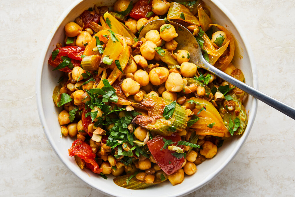 سلطة العدس والفول مع البقدونس والطماطم الصحية لمرضى السكري