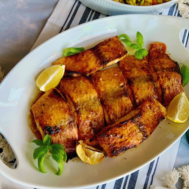 صدر ديك رومي محمر صحي بصوص الخردل والعسل وخضروات سوتيه — وجبة عائلية سهلة