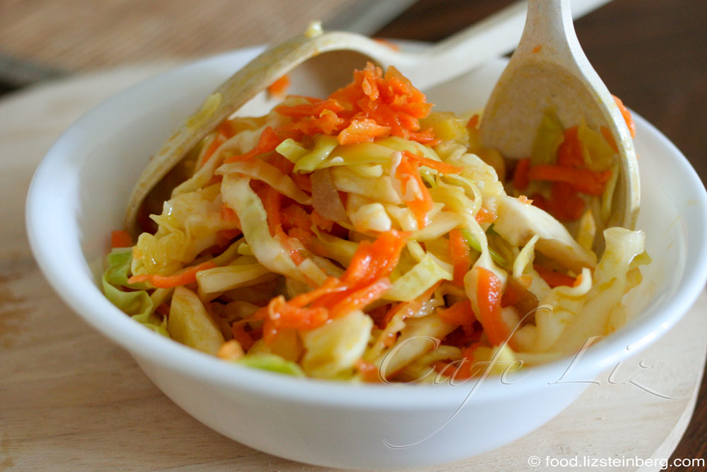 سلطة الملفوف والجزر الحامضة الصحية