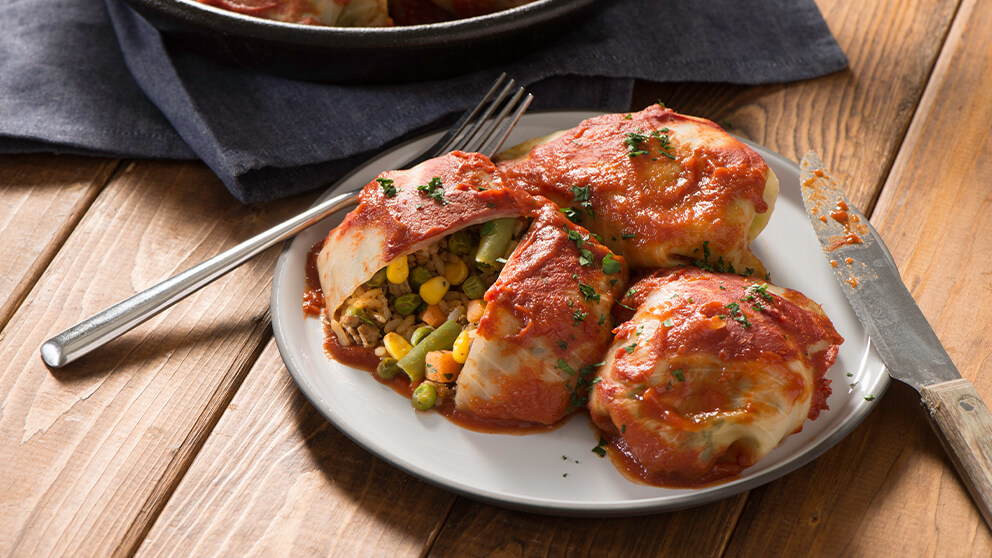 ملفوف محشو بالأرز البني والخضروات بطريقة صحية لمرضى السكري