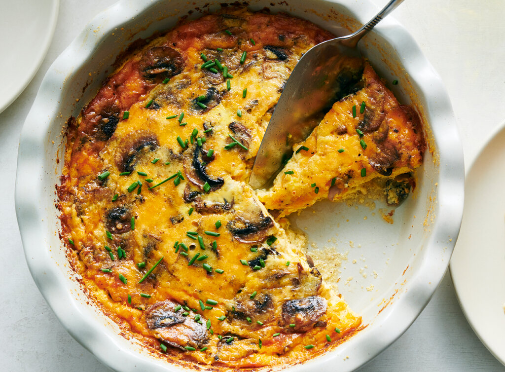 فطيرة خضراء صحية من الكوسا والسبانخ بدون عجين