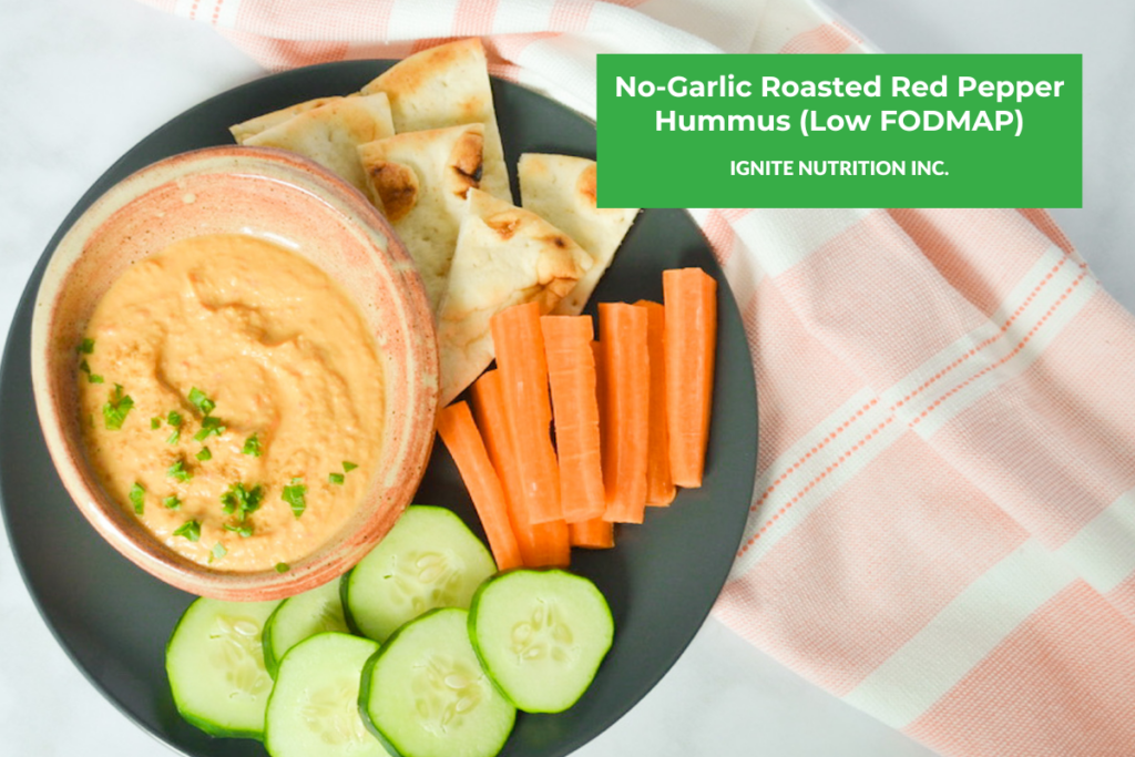 حمص بالطحينية مع شرائح الخيار والفلفل