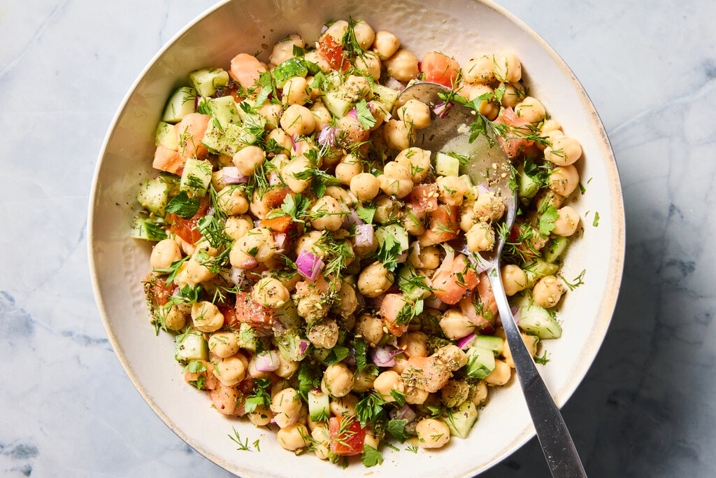 سلطة العدس والحمص بزيت الزيتون والليمون لصحة القلب