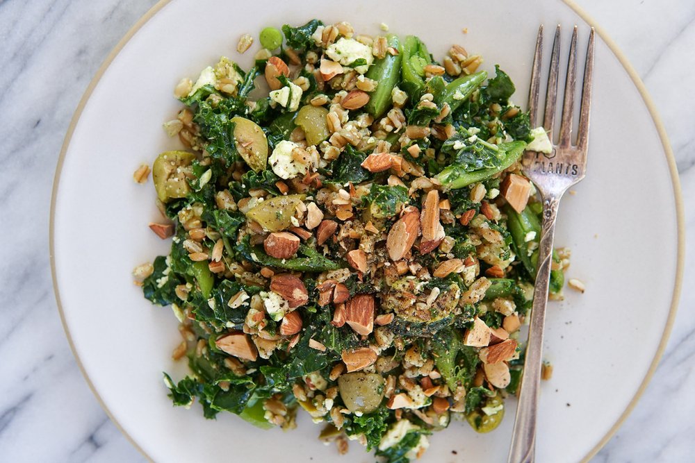 سلطة العدس والبازلاء مع الليمون والزيت