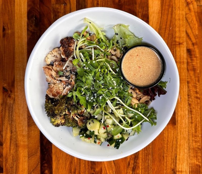 صحن الحمص بالطحينية قليل الزيت