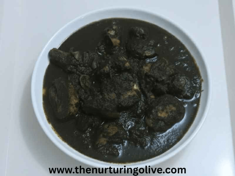 شوربة الملوخية مع دجاج مشوي قليل الدسم