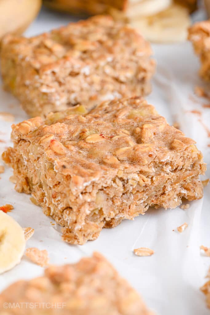 رغيف الشوفان والحنطة مع زبدة الفول السوداني والعسل قليل السكر