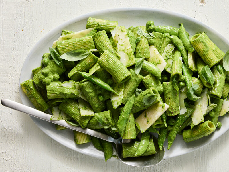 سلطة المعكرونة بصلصة الزبادي والخضروات