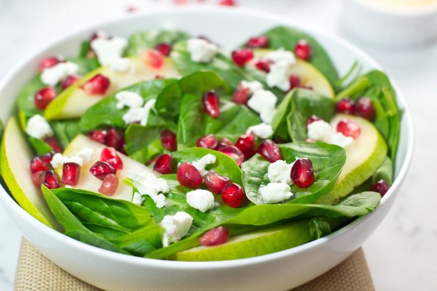 سلطة الرمان والجبنة قليلة الدسم