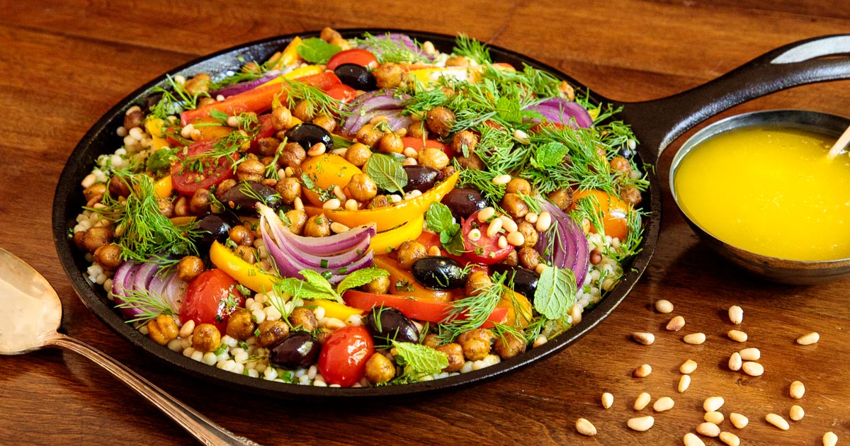 حمص مطحون مع خضروات طازجة