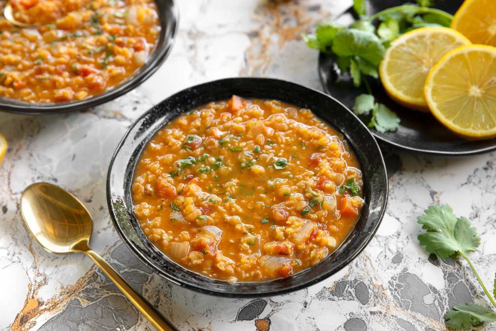 شوربة العدس الأحمر الغنية بالبروتينات