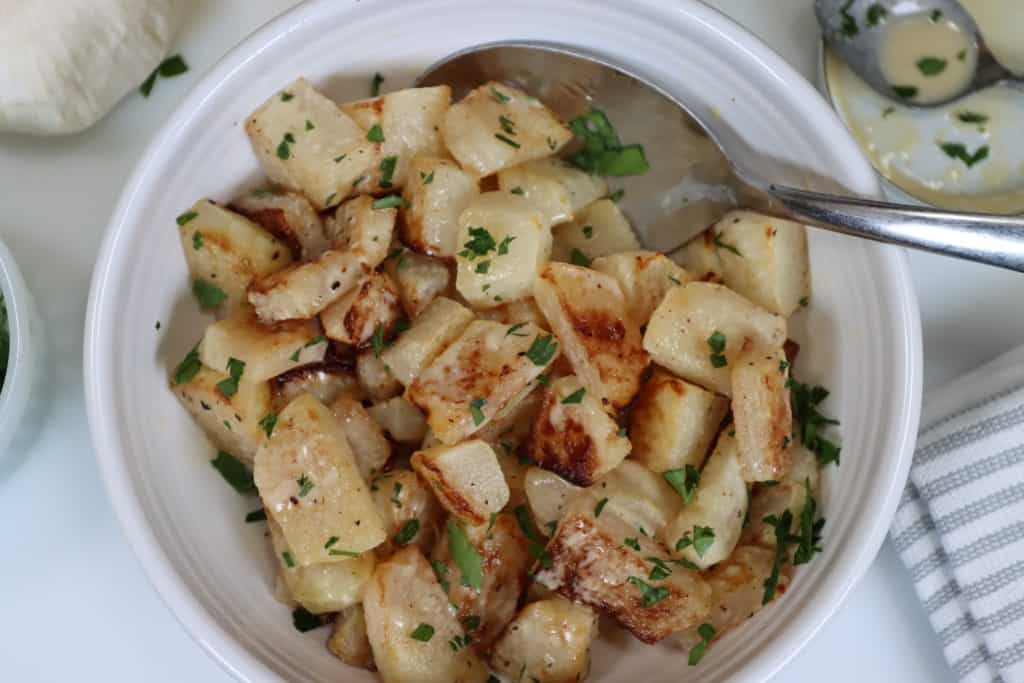 اللفت المشوي مع الثوم والليمون