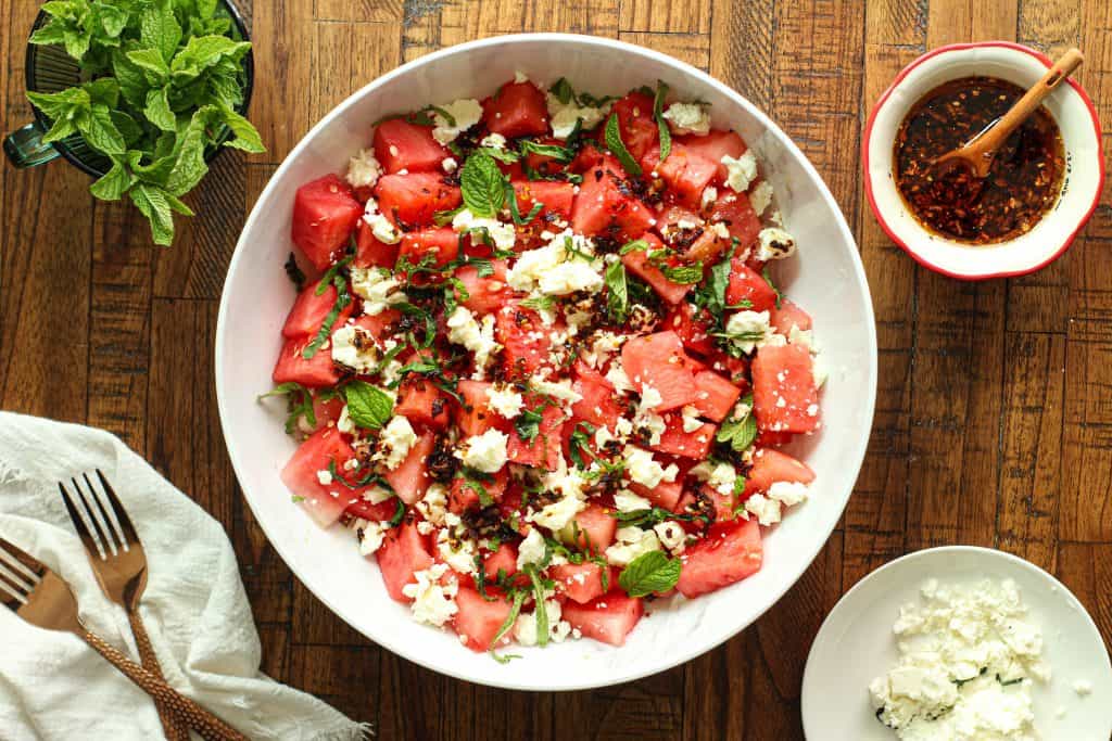 سلطة البطيخ والجبن قليل الدسم والأعشاب لمرضى السكري