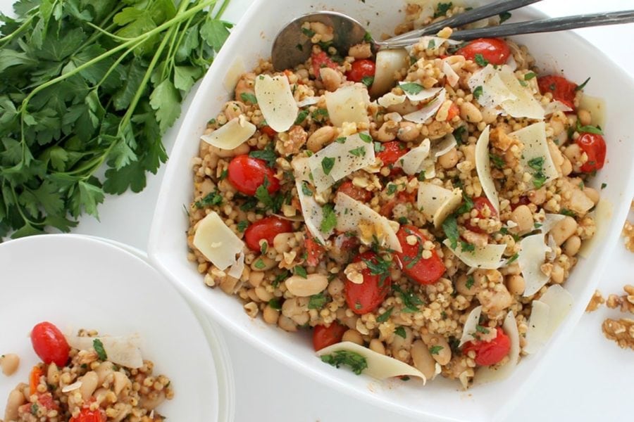 فاصوليا بيضاء بالطماطم والأعشاب